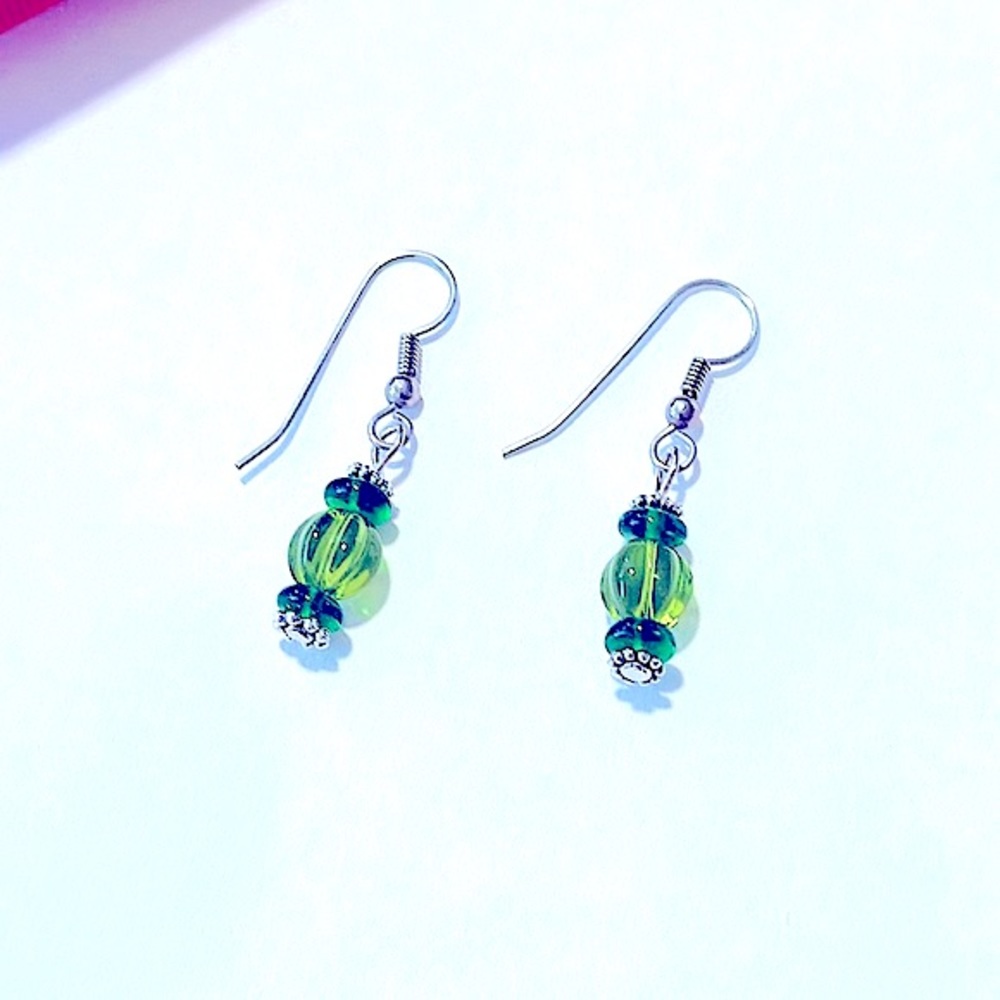 🍀Lovely Greens Shades Glass Beaded Dangle Earrings Silver Fishhook Handcrafted